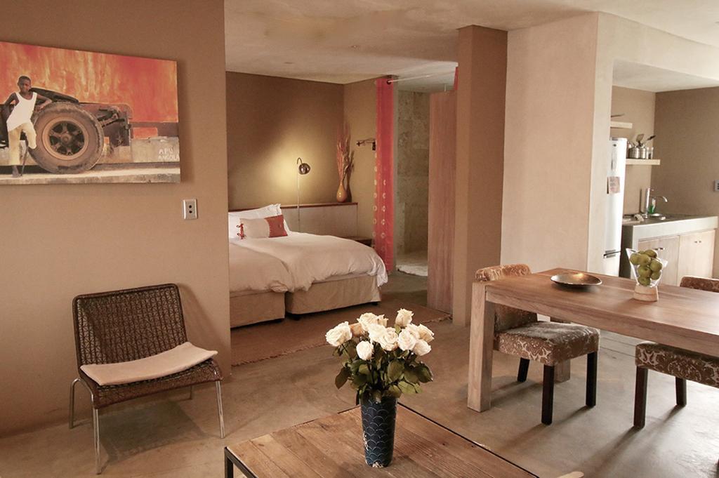 The Village Courtyard Suites & Executive Apartment Windhoek Buitenkant foto