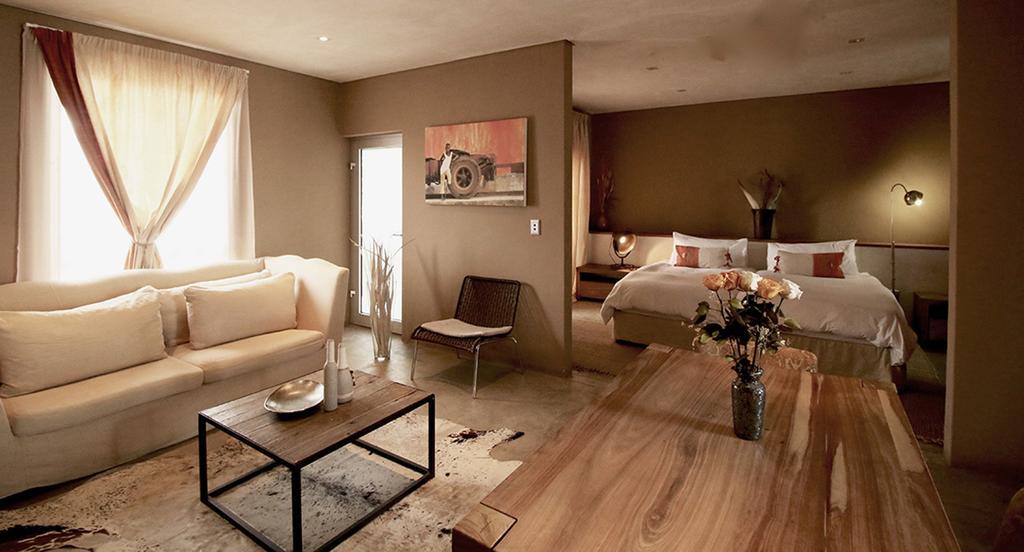 The Village Courtyard Suites & Executive Apartment Windhoek Buitenkant foto