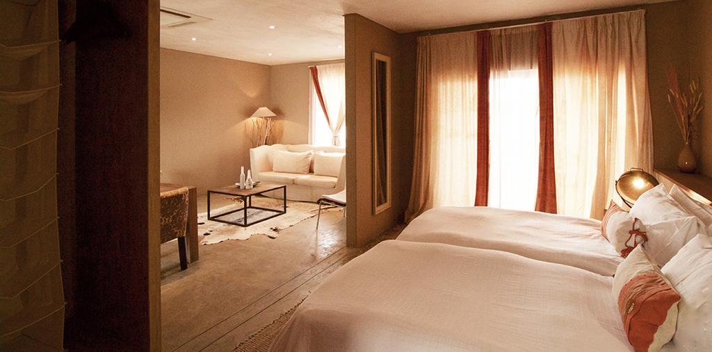 The Village Courtyard Suites & Executive Apartment Windhoek Buitenkant foto