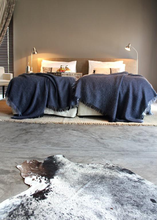 The Village Courtyard Suites & Executive Apartment Windhoek Buitenkant foto