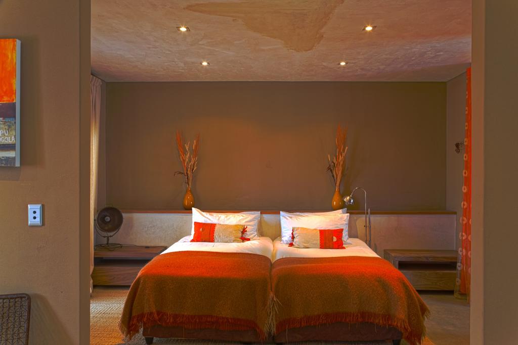 The Village Courtyard Suites & Executive Apartment Windhoek Buitenkant foto