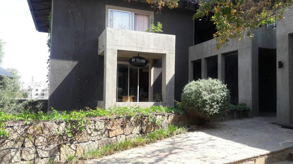 The Village Courtyard Suites & Executive Apartment Windhoek Buitenkant foto