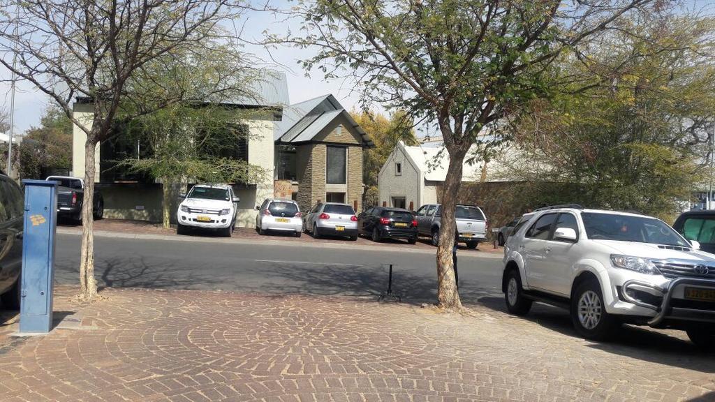 The Village Courtyard Suites & Executive Apartment Windhoek Buitenkant foto