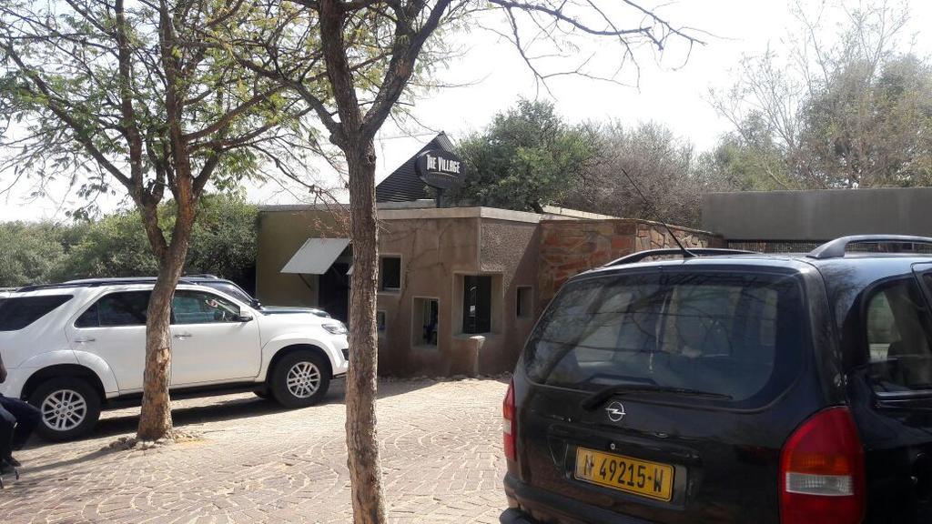 The Village Courtyard Suites & Executive Apartment Windhoek Buitenkant foto
