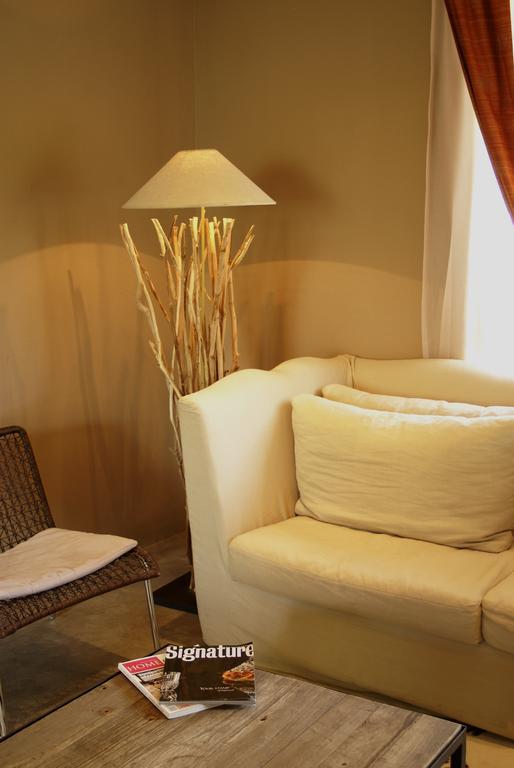 The Village Courtyard Suites & Executive Apartment Windhoek Buitenkant foto