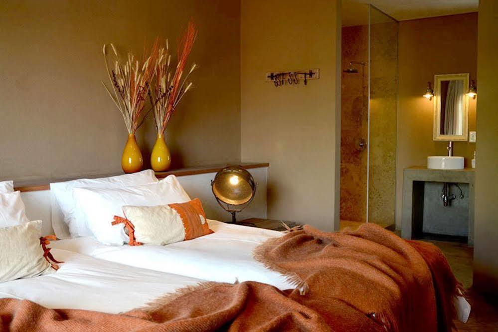 The Village Courtyard Suites & Executive Apartment Windhoek Buitenkant foto